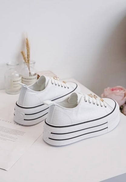 Chaussures baskets basses semelle compensée en tissu blanc style converse