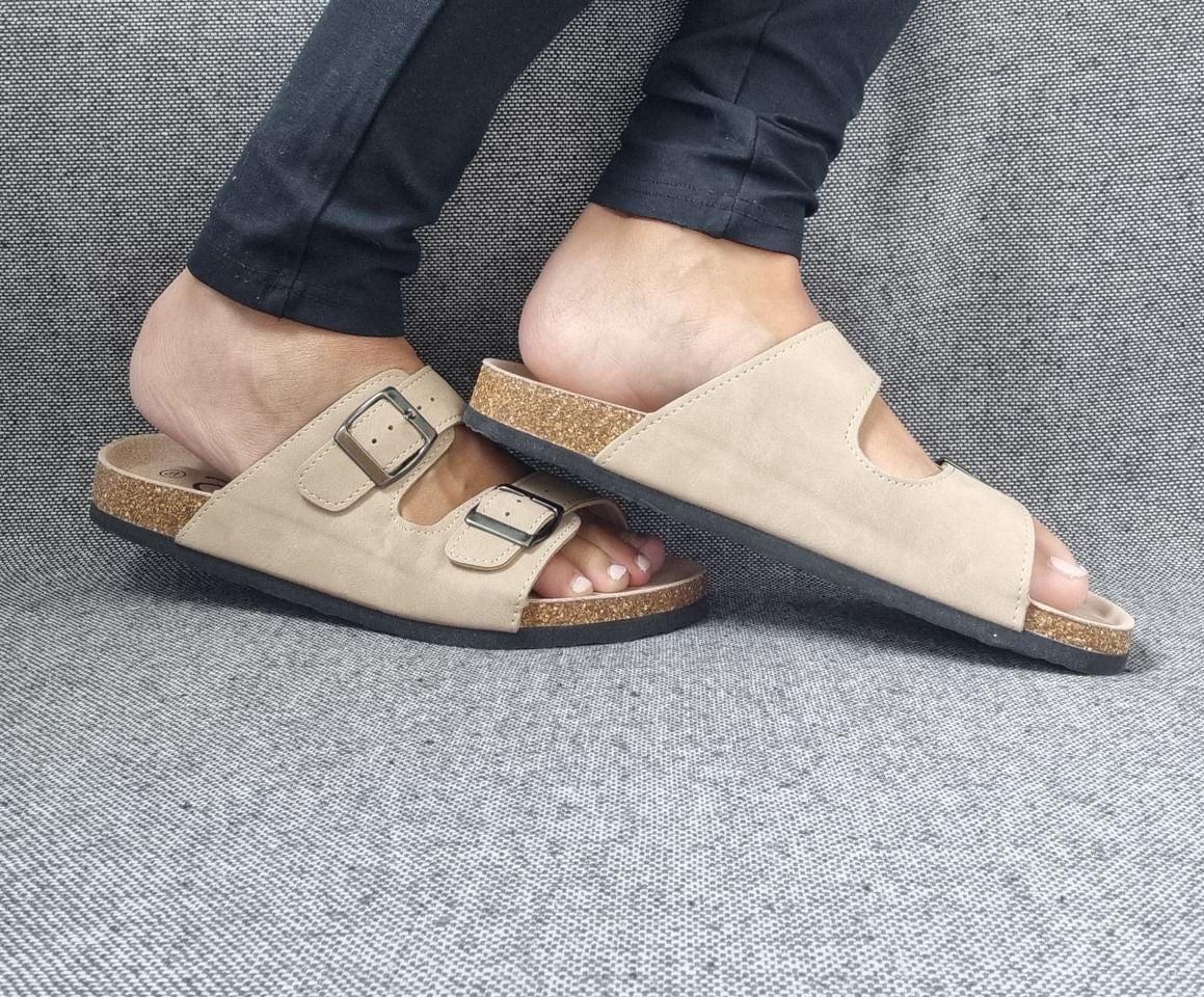 Chaussures sandales intérieur cuir beige style Birkenstock