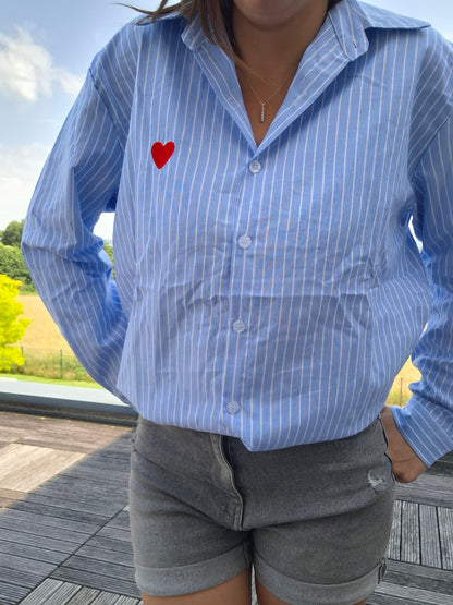 Chemise coton manches longues rayée bleue avec un cœur rouge
