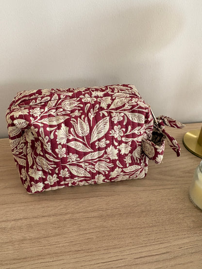 Pochette trousse en coton matelassé liberty floral toile de jouy couleur Bordeaux et blanc