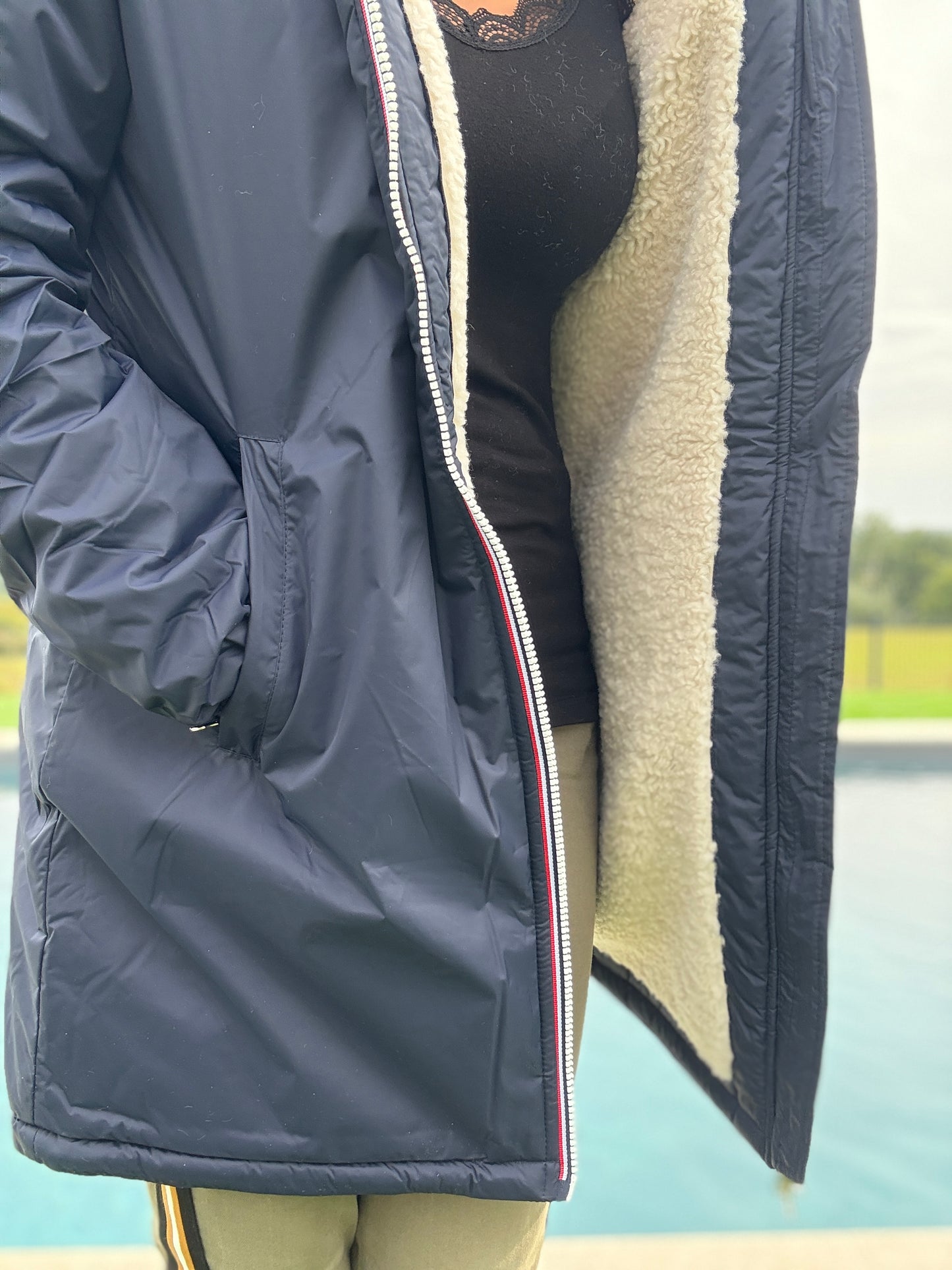 Laura Jo - Imperméable fourré long fausse fourrure bleu marine intérieur sherpa beige