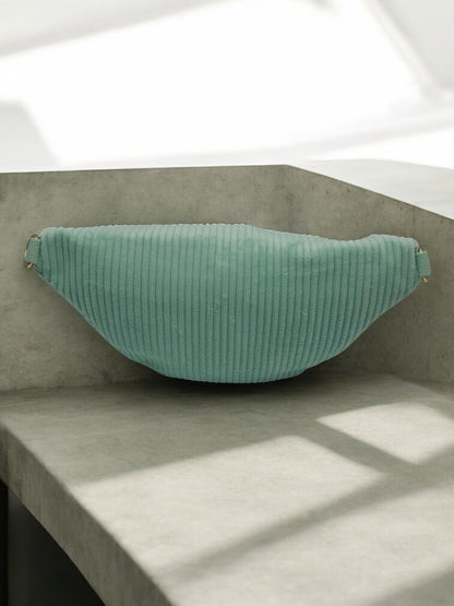 Sac banane velours côtelé 2 poches vert/bleu sangle fantaisie