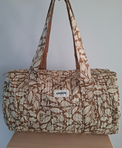 Sac polochon en coton matelassé liberty floral toile de jouy camel et blanc