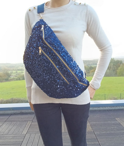 Sac banane XXL tissu velours bleu marine à sequins bleu marine deux poches