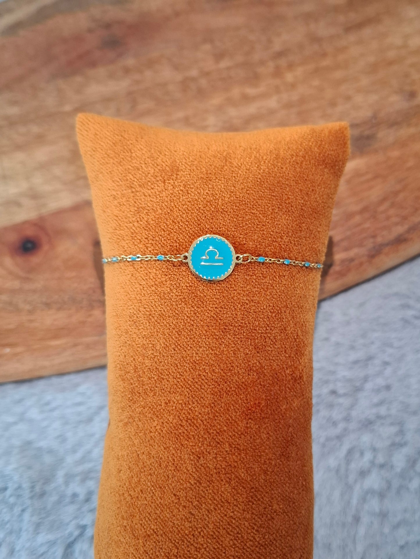 Bracelet à chaîne fine signe astrologique coloré