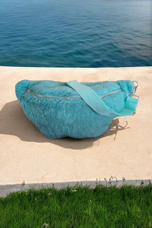 Sac banane XXL bleu ciel peluche teddy moumoute 1 poche