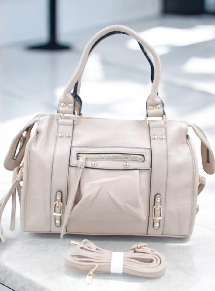 Sac à main (L) en simili cuir beige avec détails métalliques dorés