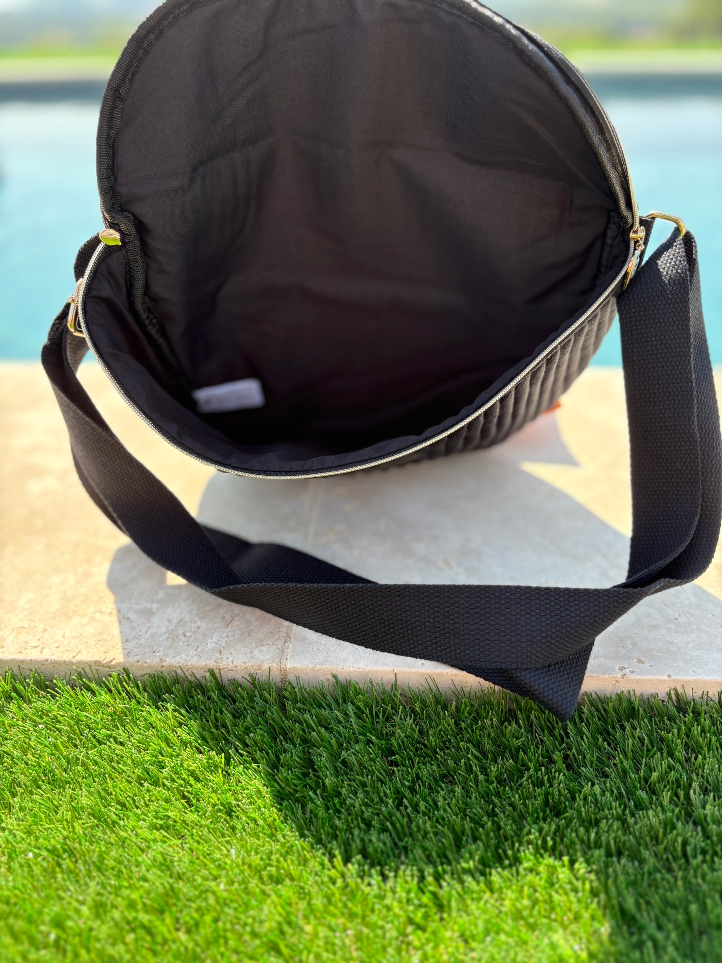 Sac banane en velours côtelé noir “La P’tite cachottière”