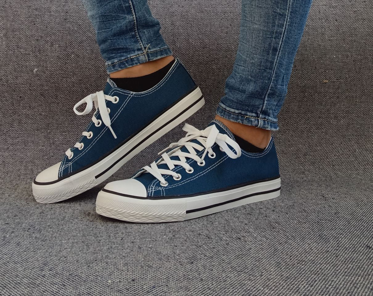 Chaussures baskets basses toile bleu pétrole style converse