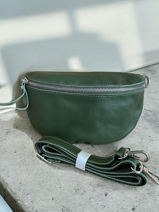 Sac banane en cuir mat italien couleur vert forêt / vert kaki