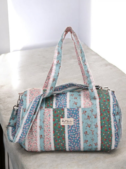 Sac polochon en tissu motifs patchwork à rayures florales bleu, le rose et vert