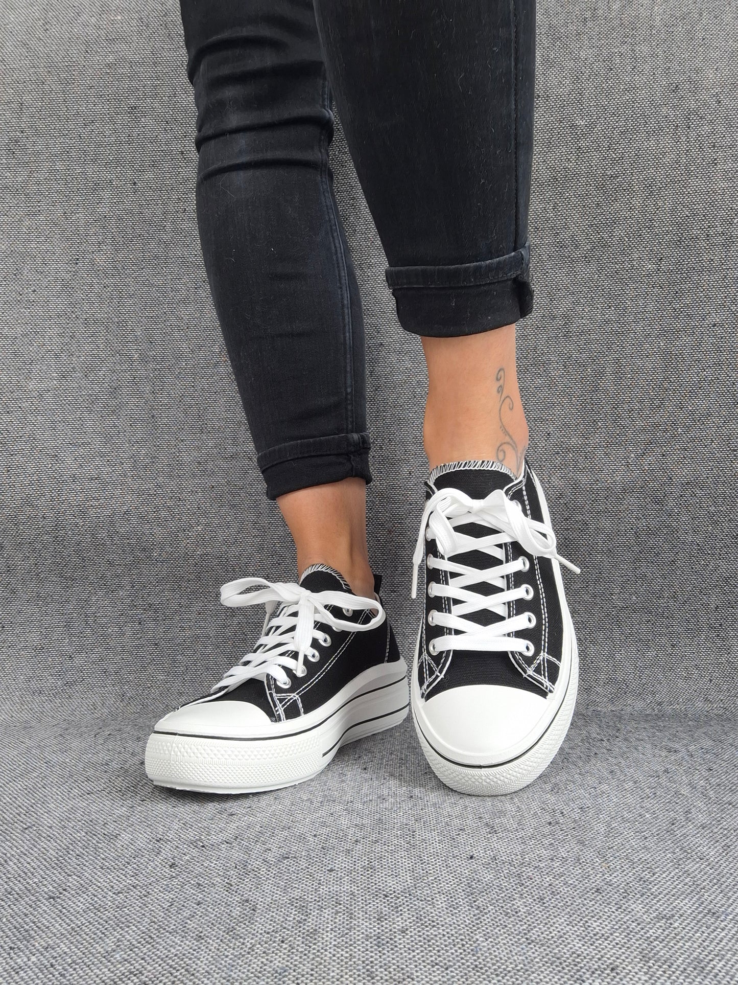 Chaussures baskets en toile tissu noir semelle épaisse style converse