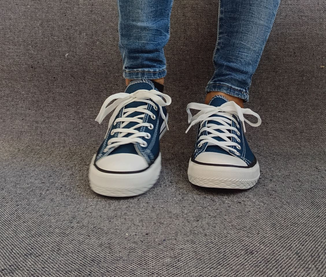 Chaussures baskets basses toile bleu pétrole style Converse