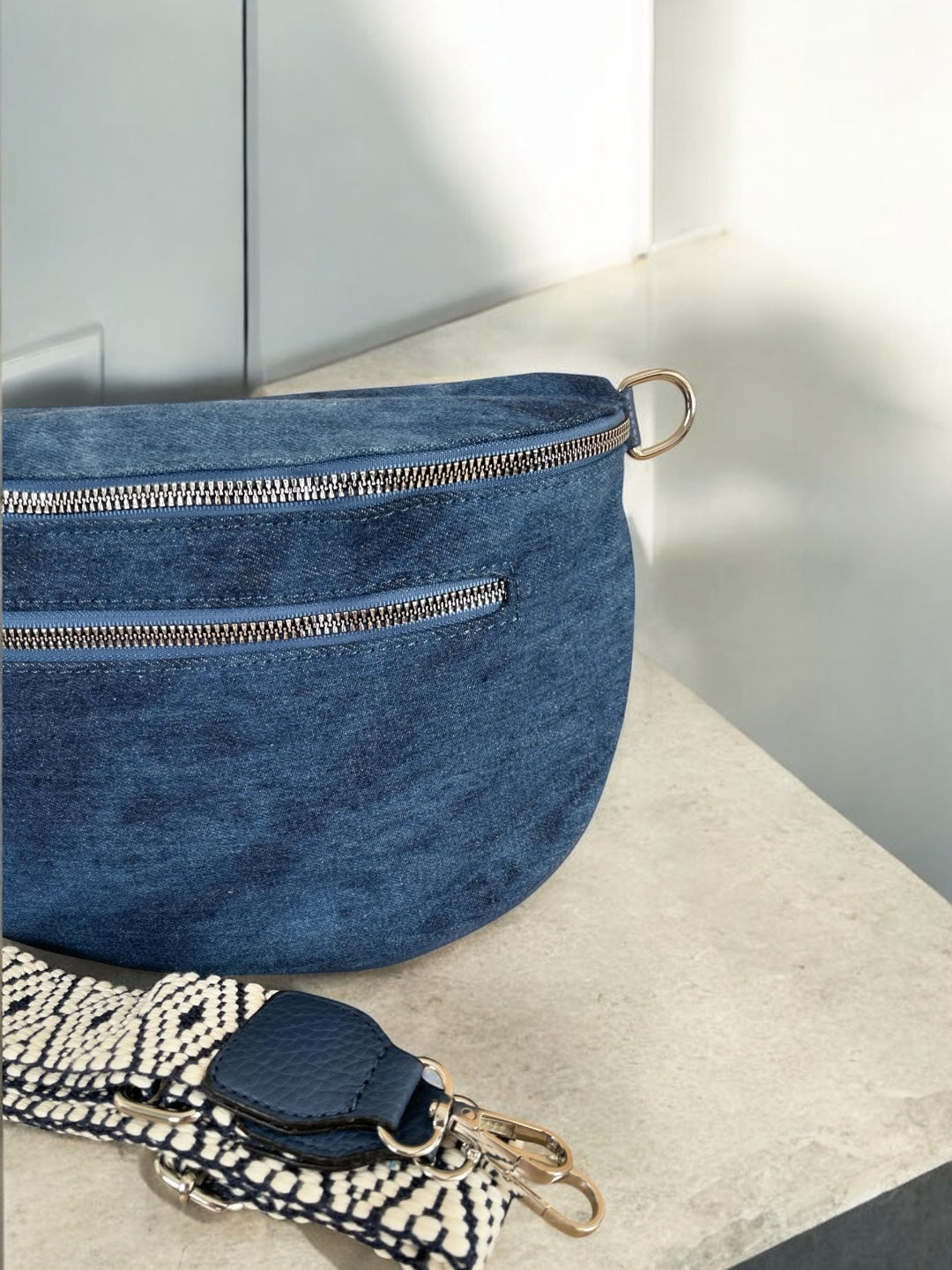 Sac banane en tissu jean bleu foncé 2 poches