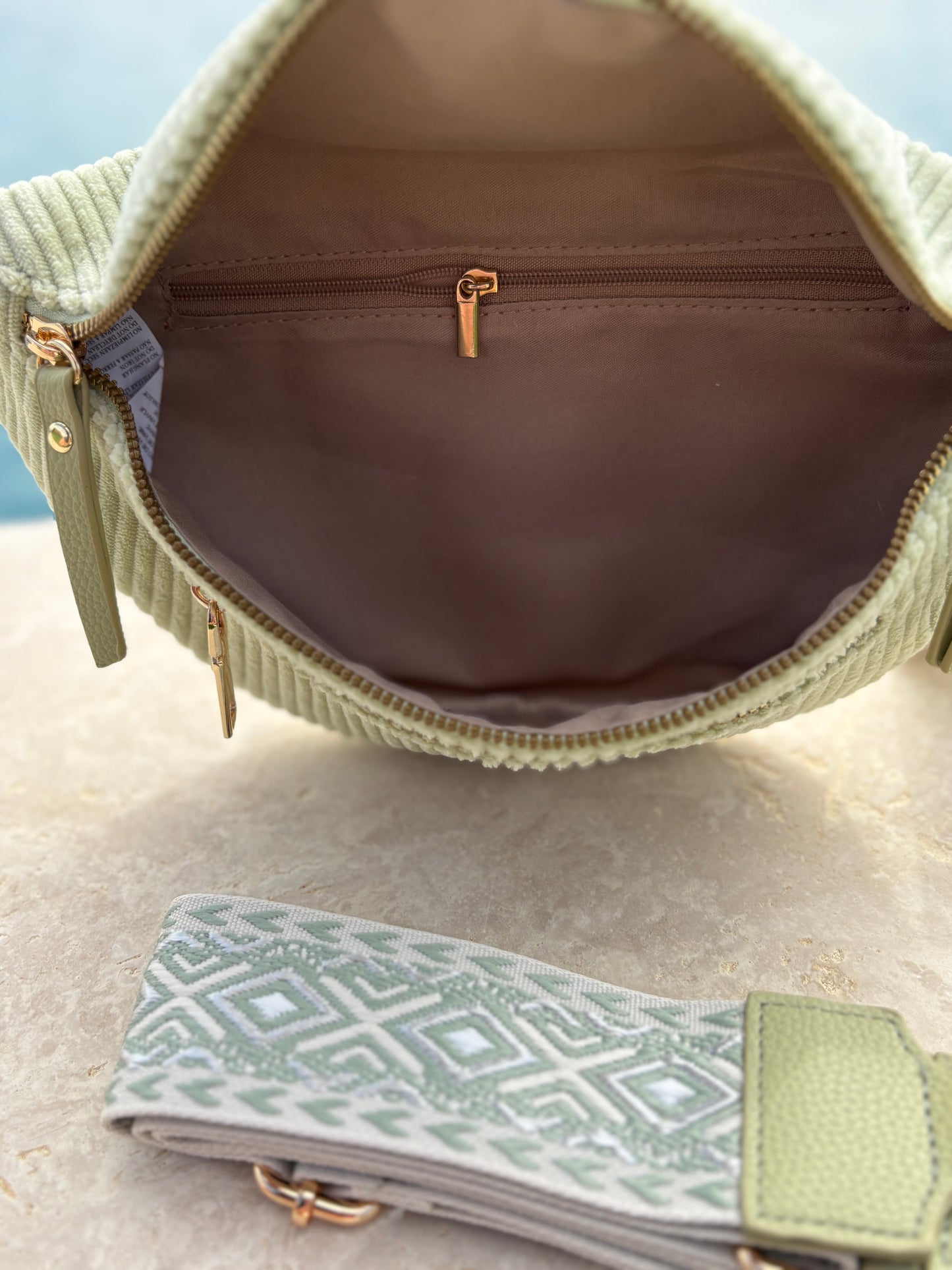 Sac banane velours côtelé 2 poches vert clair vert d'eau sangle fantaisie
