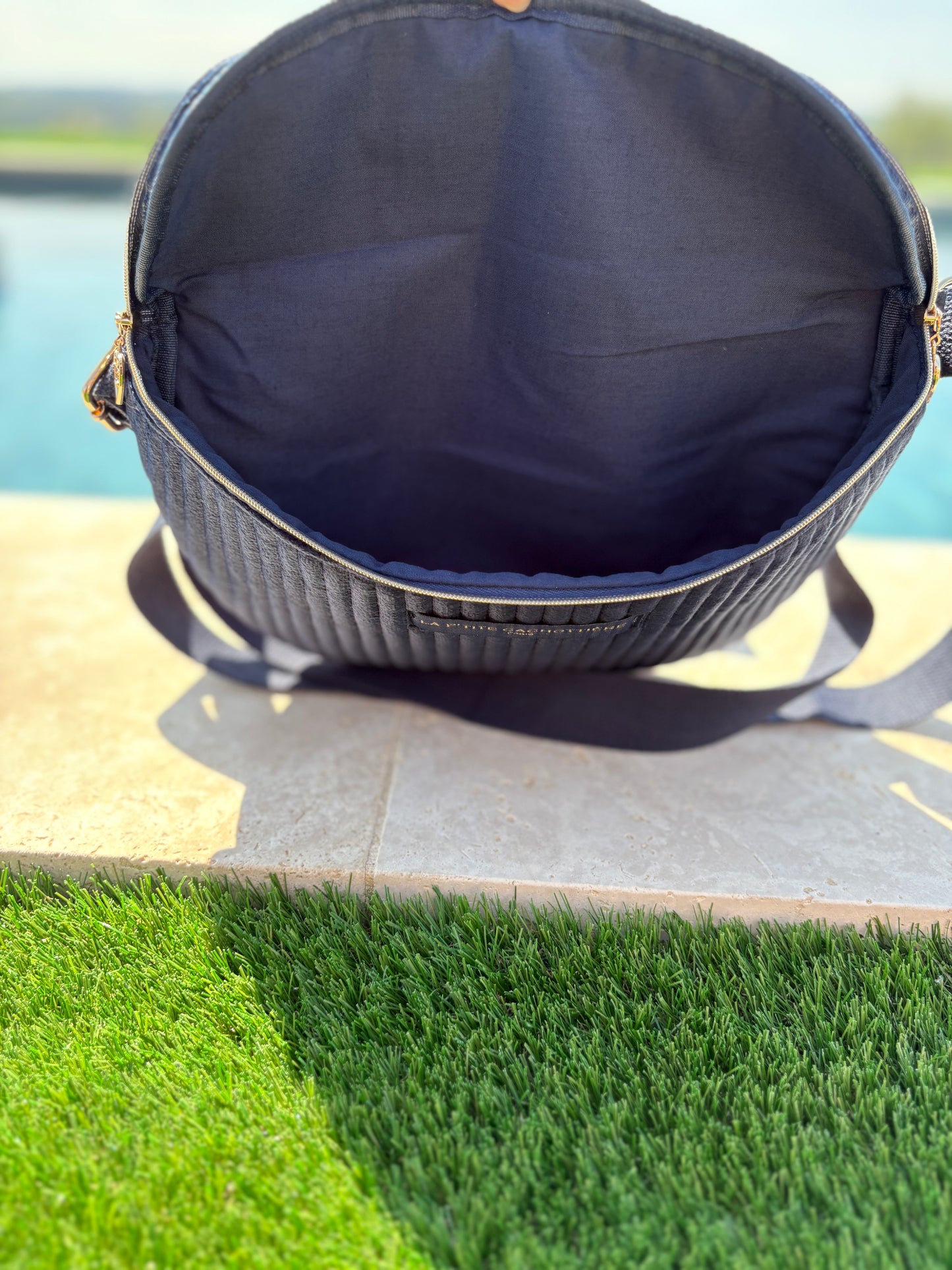 Sac banane en velours côtelé bleu marine  “La P’tite cachottière”