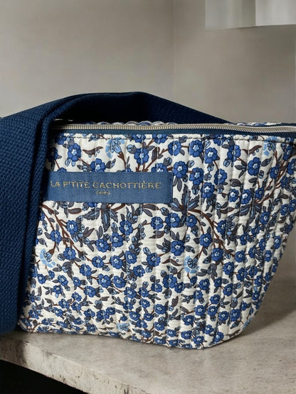 Sac banane en coton liberty fleuri bleu marine « La Ptite cachottière »