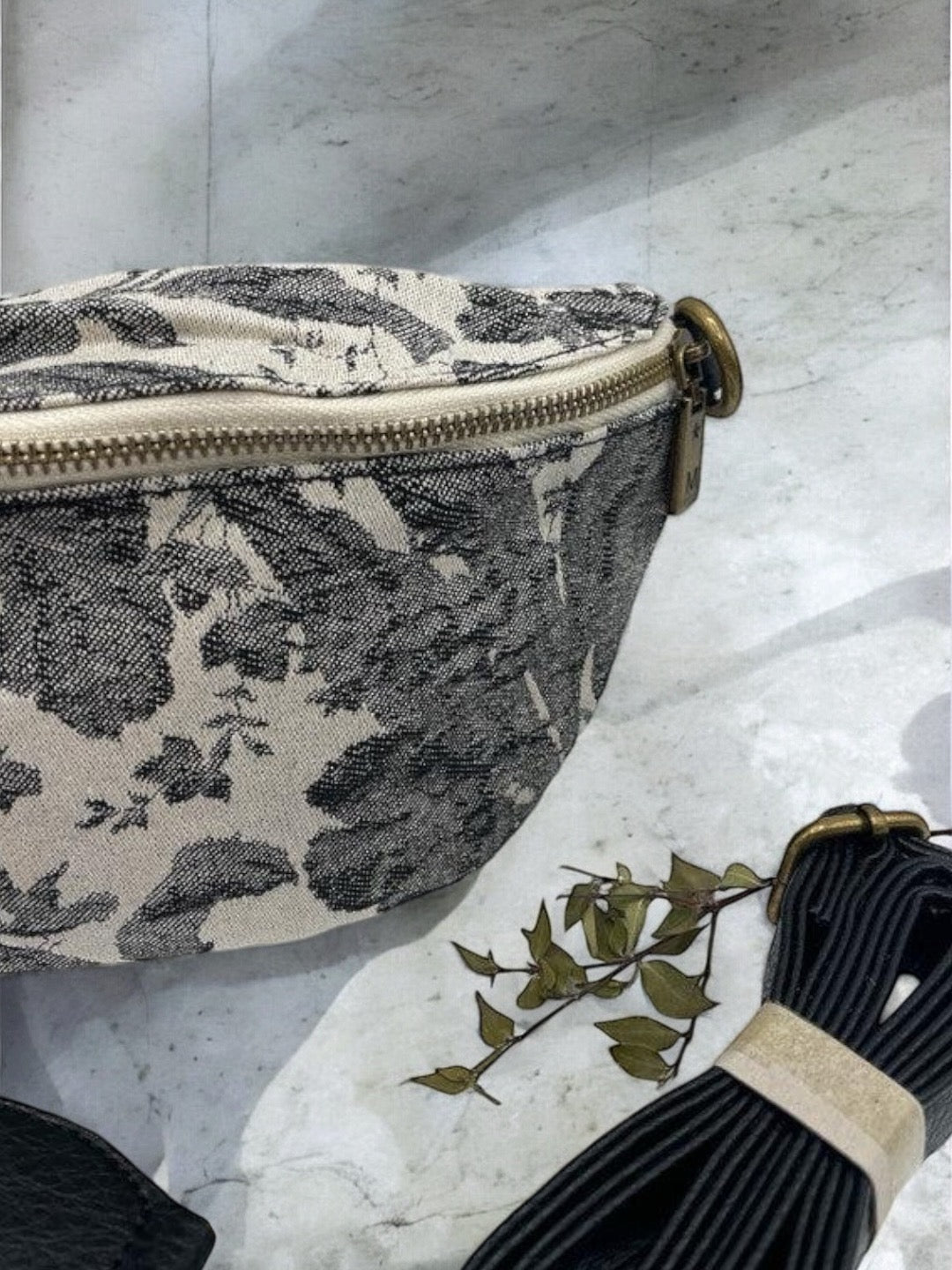 Sac banane tissu style toile de jouy noir creme - 2 sangles