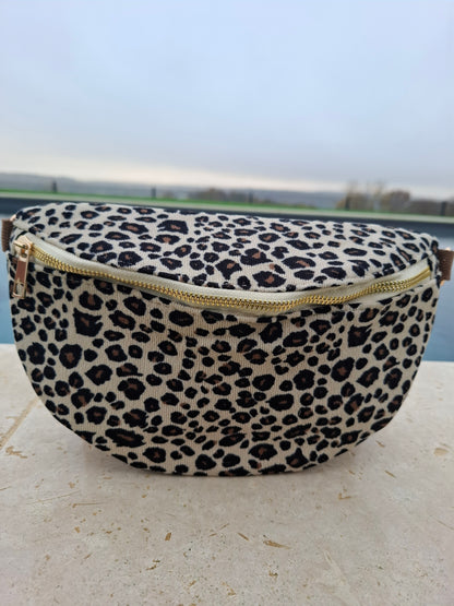 Sac banane en velours côtelé beige et noir imprimé léopard