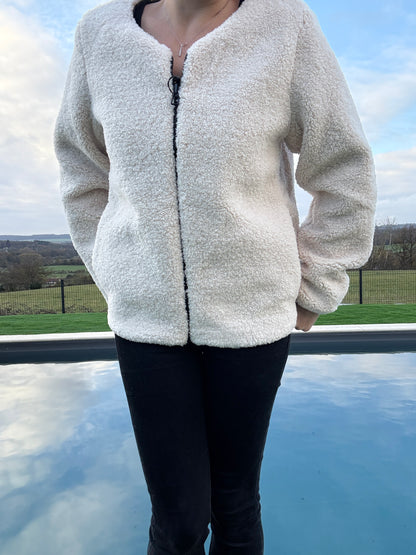 Laura Jo - Veste courte reversible noire avec doublure en sherpa beige