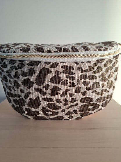 Sac banane en tissu motif léopard teintes marron et beige