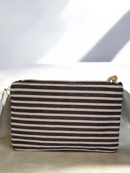 Pochette en tissu rayée noir et blanc “Bisou”