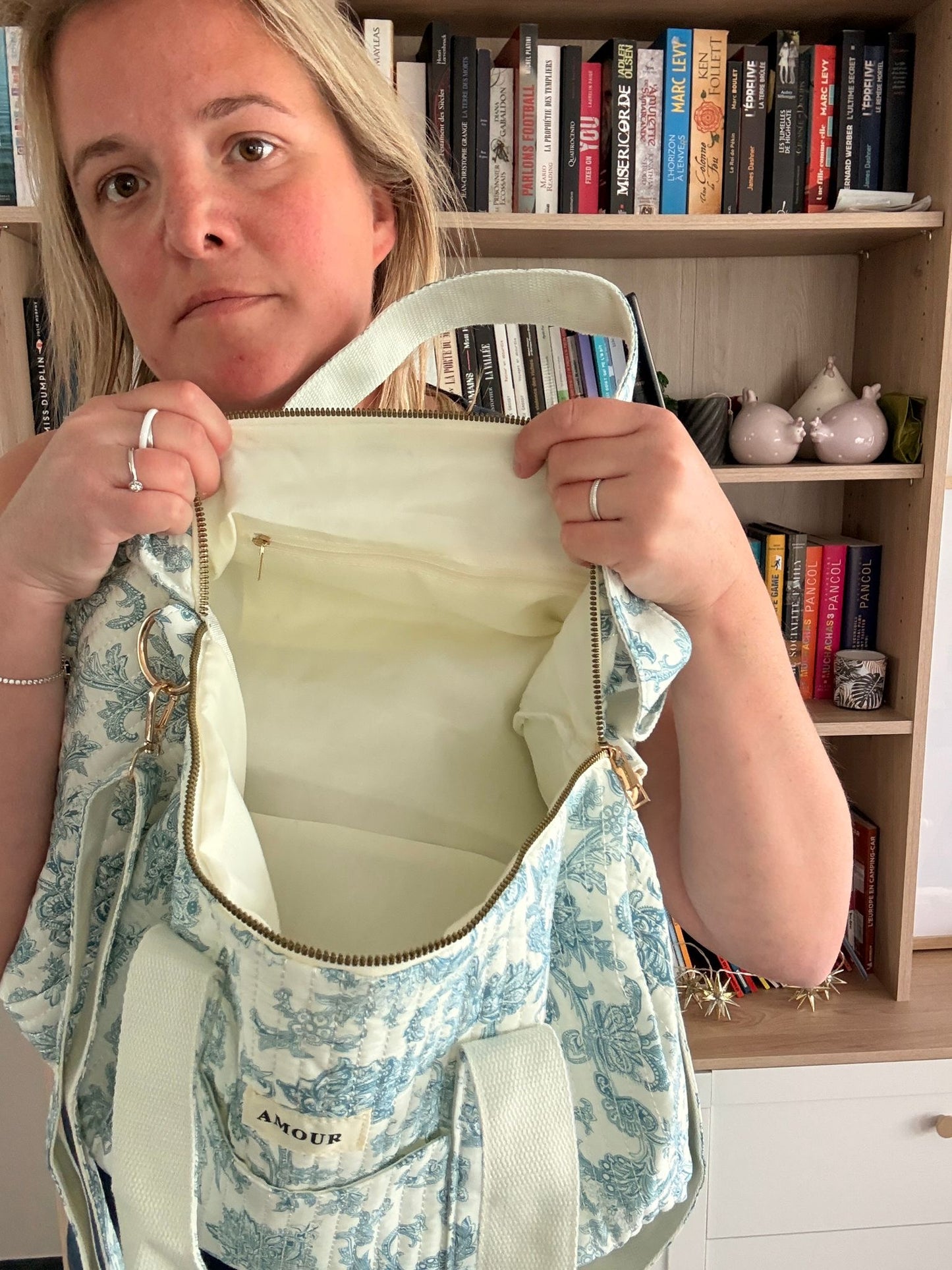Sac Polochon Femme en Coton Matelassé – Imprimé Floral Vert Sauge | Le Petit Placard