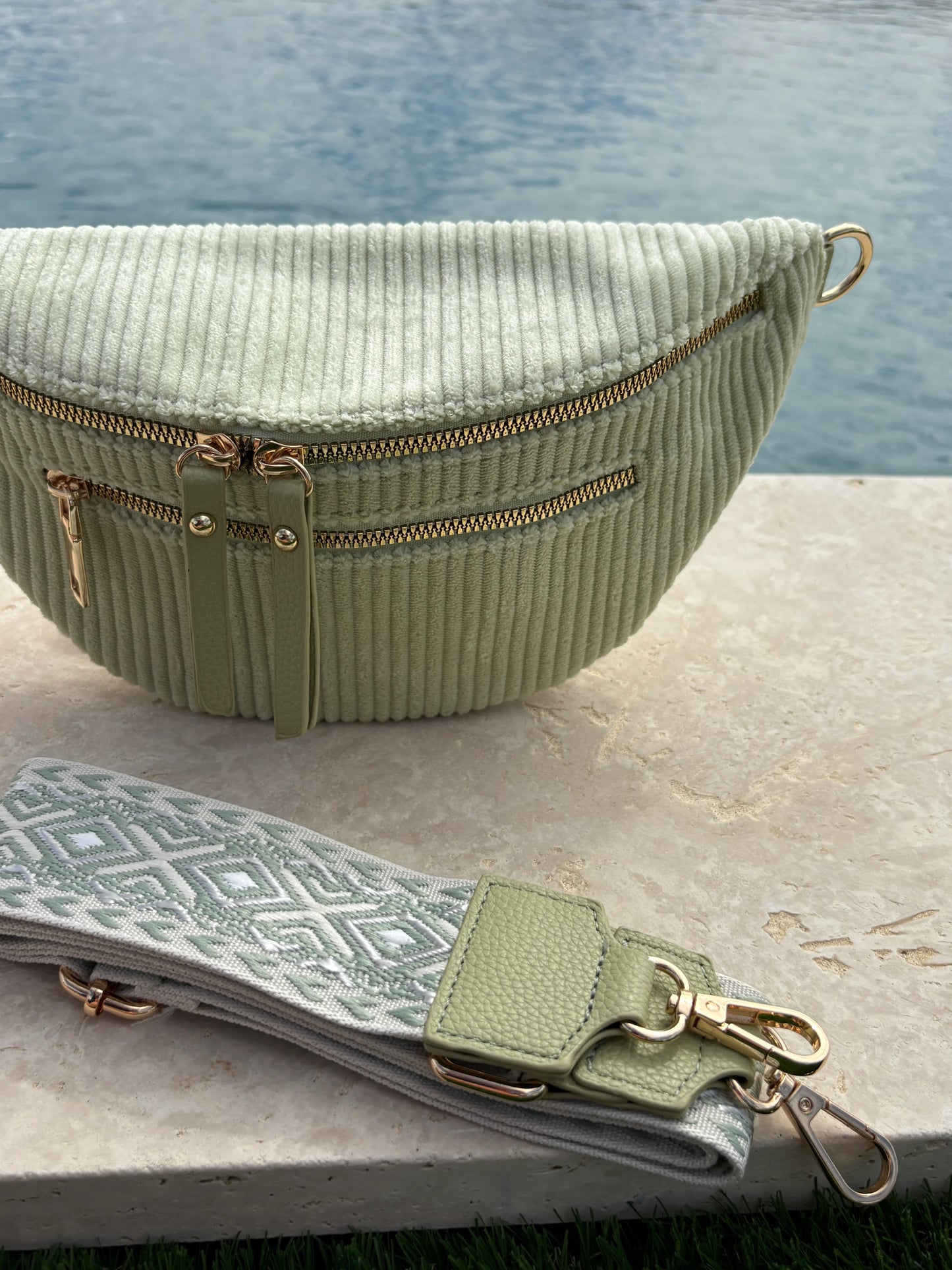 Sac banane velours cotelé 2 poches vert d'eau sangle fantaisie