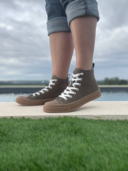 Chaussures baskets hautes en tissu kaki et marron style converse