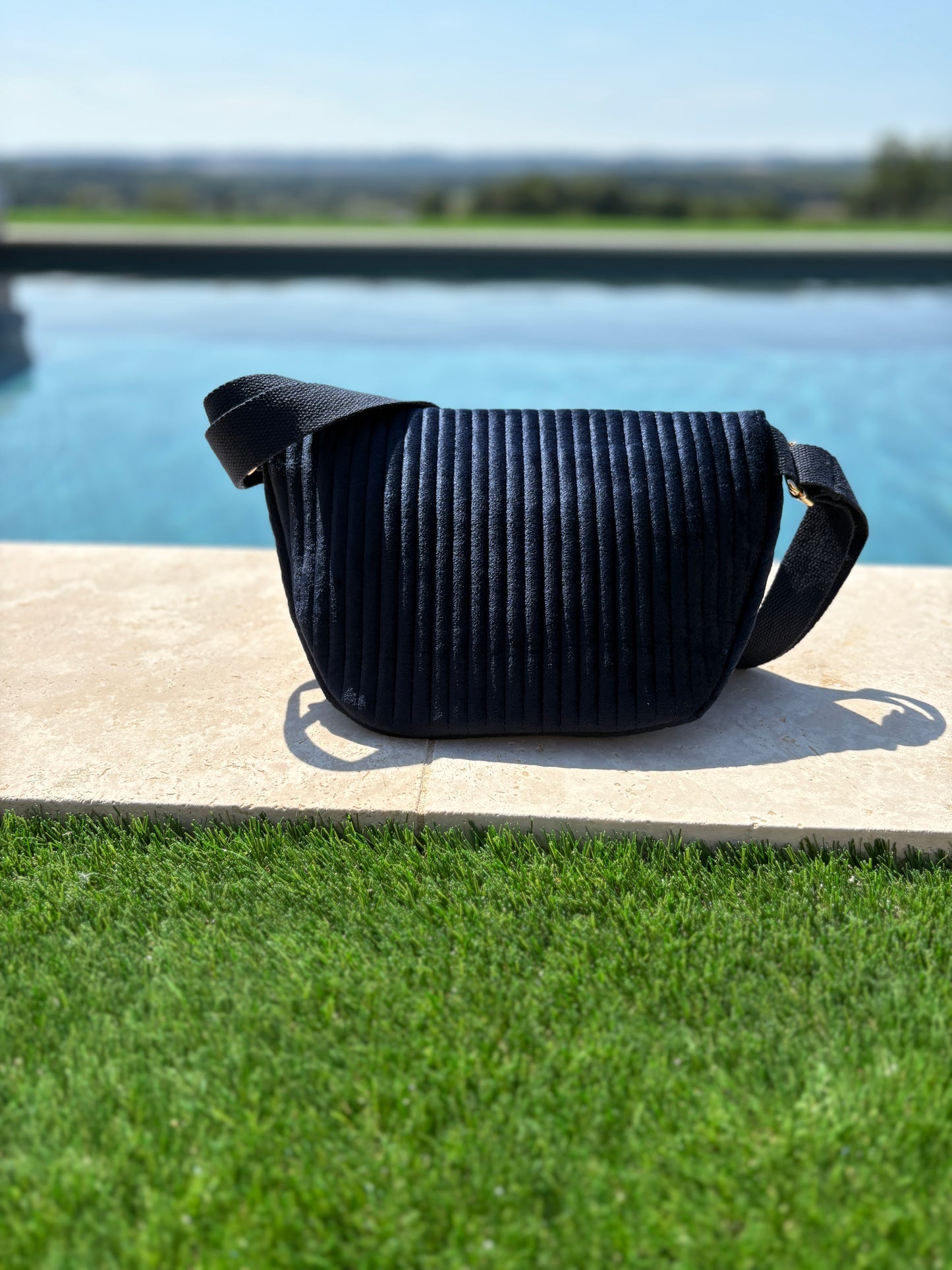 Sac banane en velours côtelé bleu marine  “La P’tite cachottière”