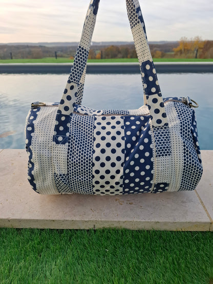 Sac polochon week end de voyage en tissu coton patchwork motifs à pois bleu marine et blanc