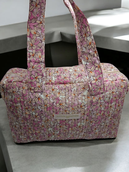 Sac week-end polochon en coton matelassé rose liberty fleuri rose et taupe