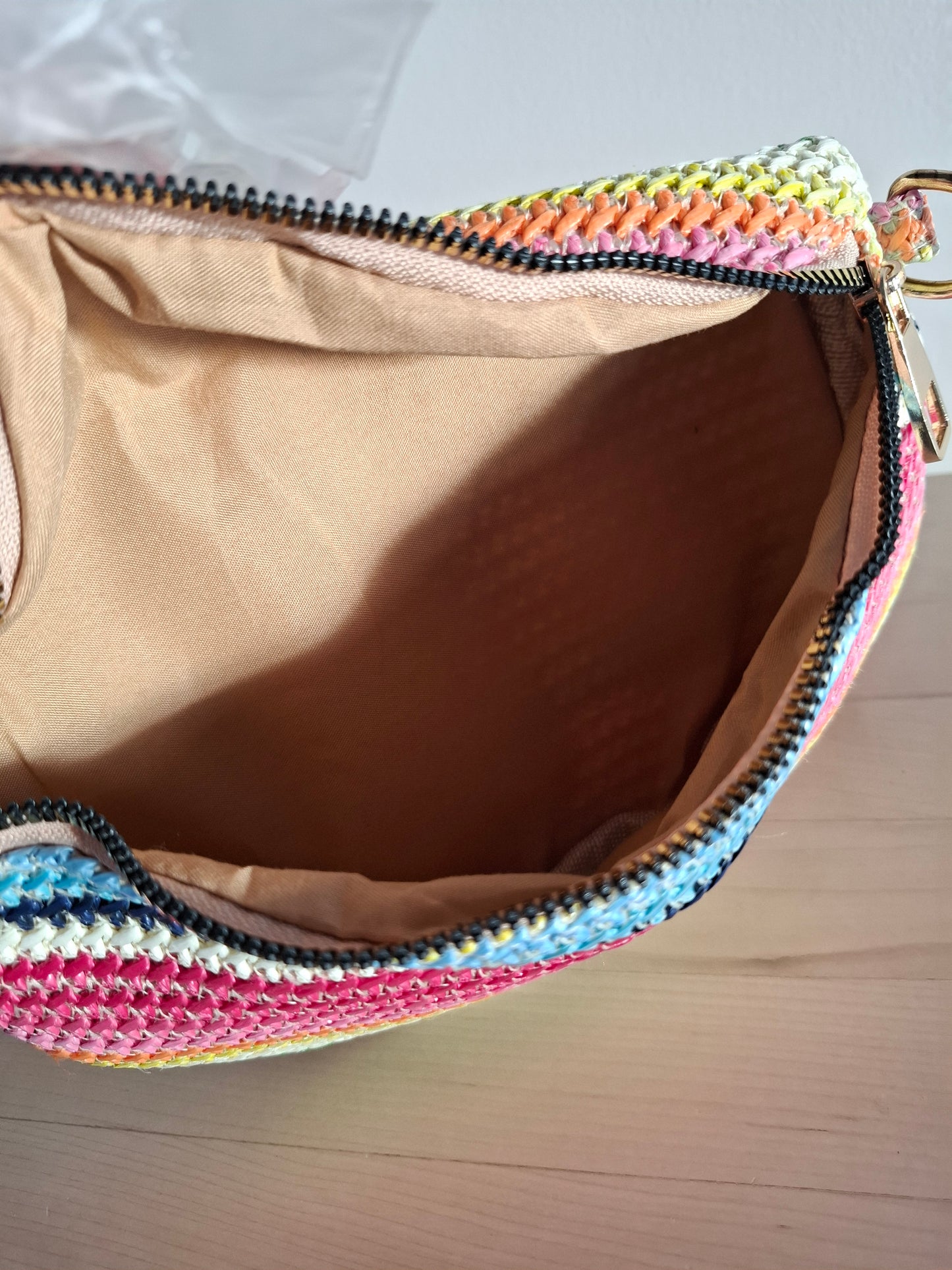 Sac banane en tissu avec un éventail de couleurs vives