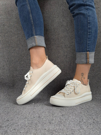 Chaussures baskets en toile beige clair semelle compensée style converse