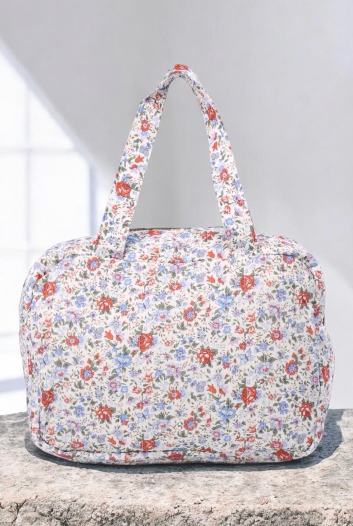Sac polochon week-end motif liberty fleurs colorées rouge, bleu et violet