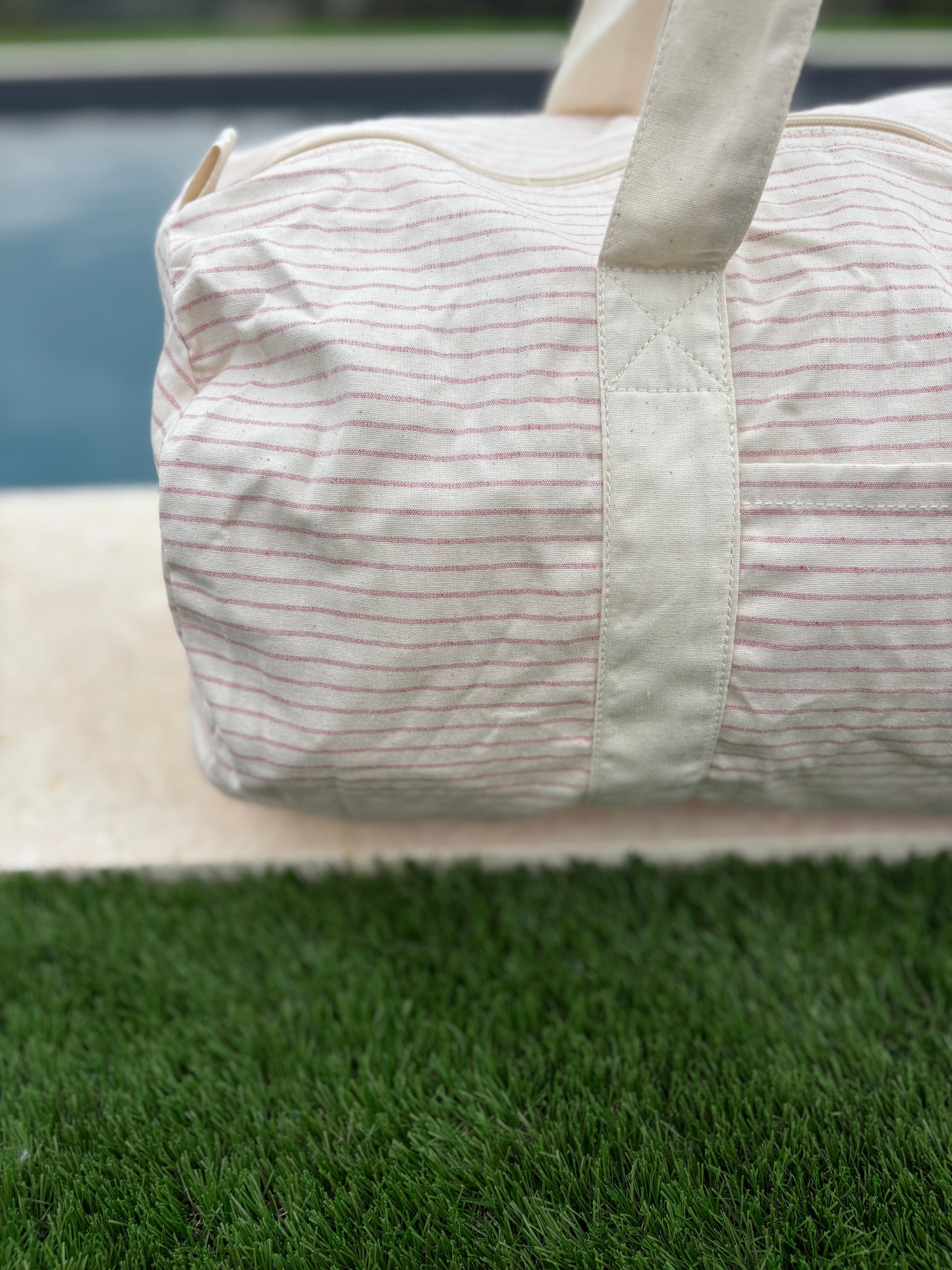 Sac polochon week end de voyage en coton léger rayé beige rouge rose