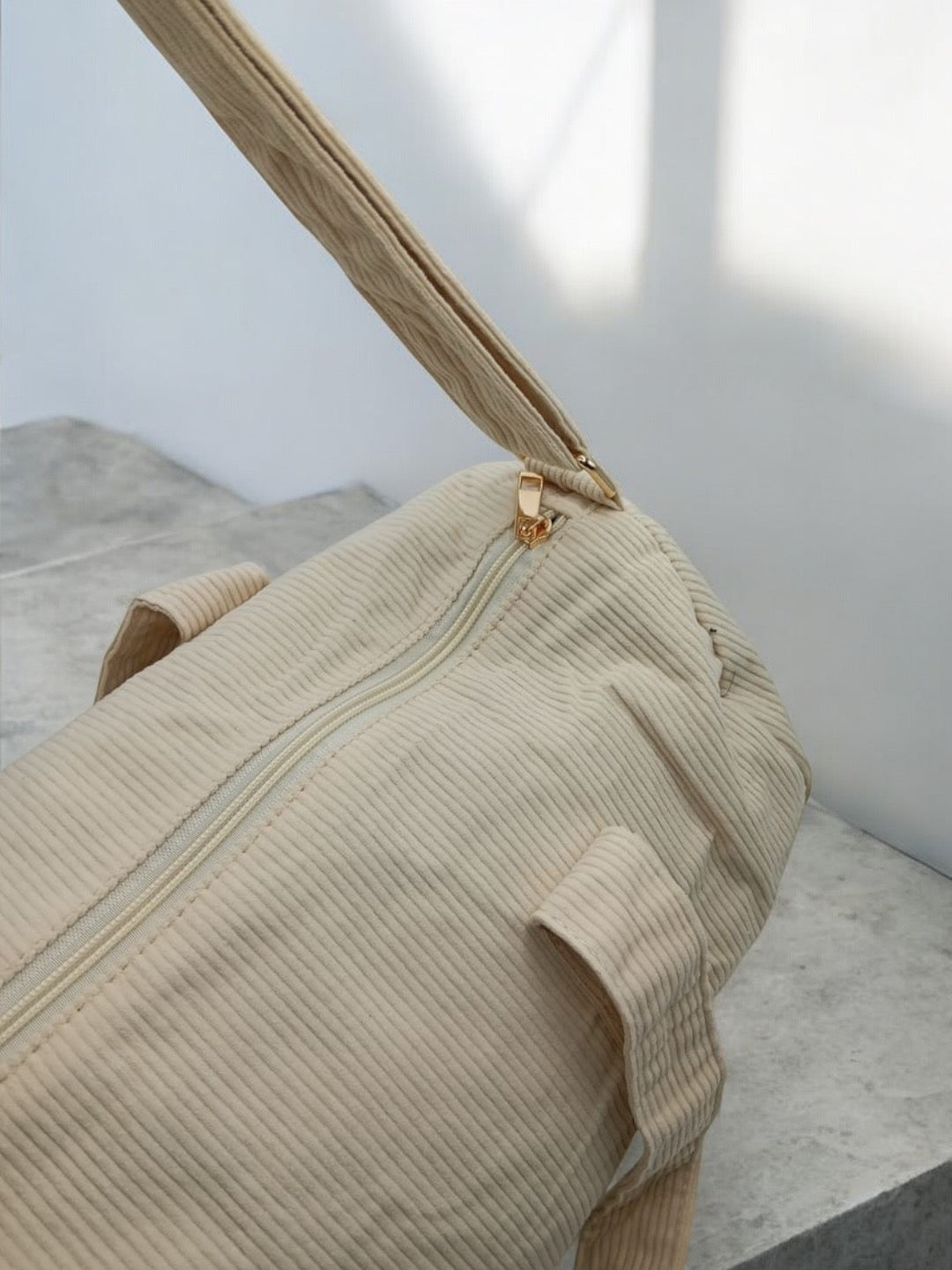 Sac polochon en velours côtelé beige