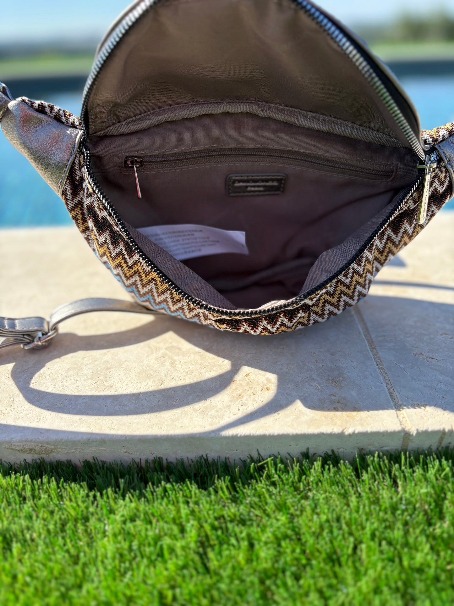Sac banane simili cuir et tissu argenté