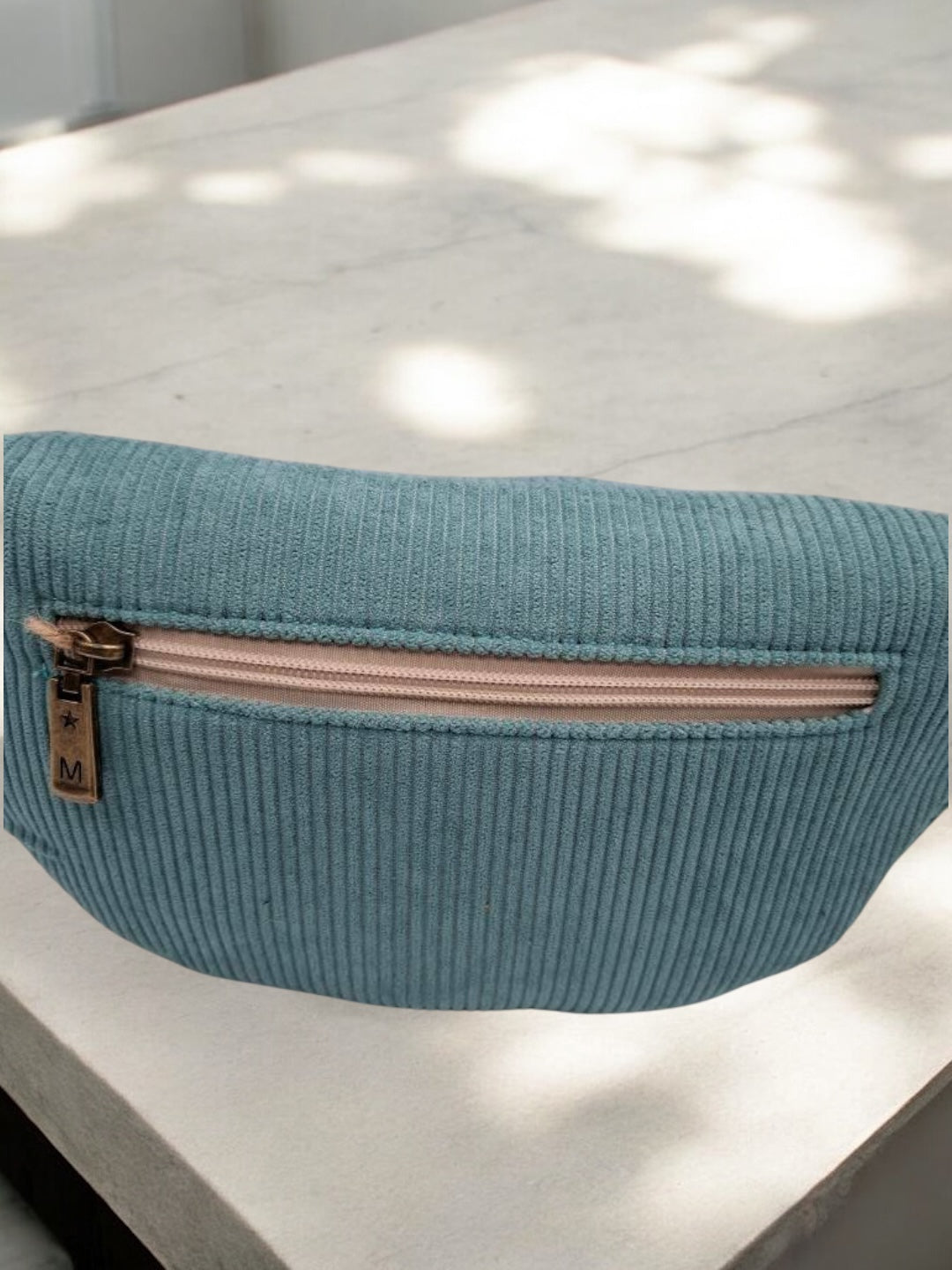 Sac banane en velours côtelé une poche bleu turquoise