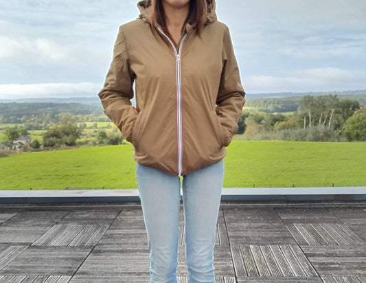 Veste courte camel à capuche et fermeture zippée femme
