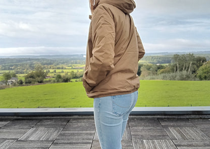 Veste courte camel à capuche et fermeture zippée femme