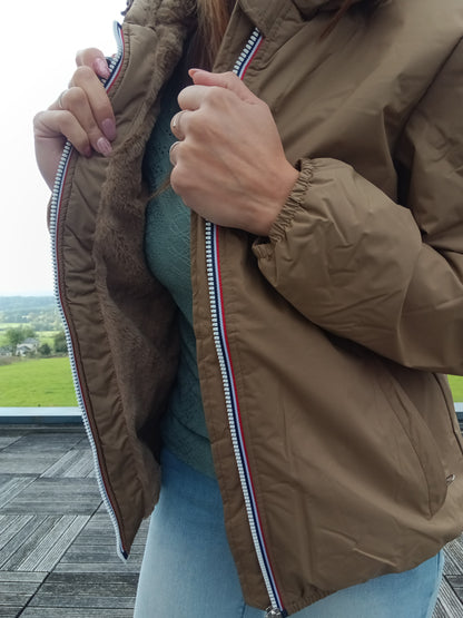 Veste courte camel à capuche et fermeture zippée femme