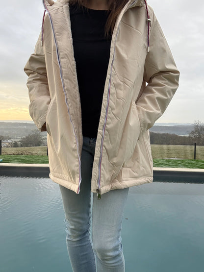 Manteau imperméable mi long fourré en fausse fourrure beige - Curvy