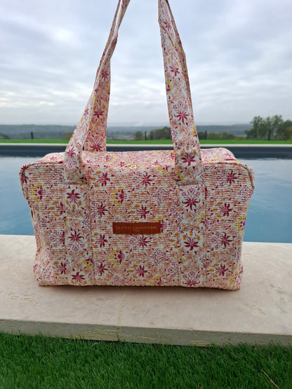 Sac week-end polochon en coton matelassé rose liberty fleuris nuances de rose de jaune et de blanc