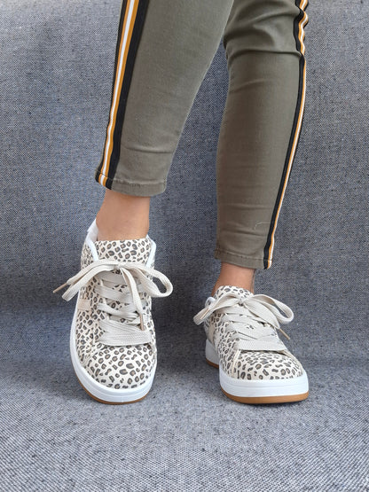 Chaussures baskets basses motif léopard basse en tissu beige style campus