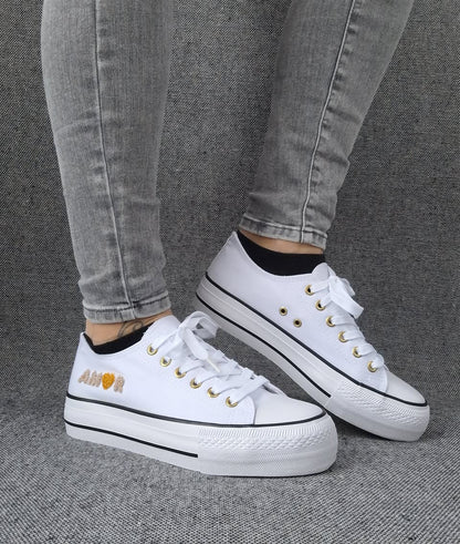 Chaussures baskets basses en toile blanche avec inscription “Amor” style converse