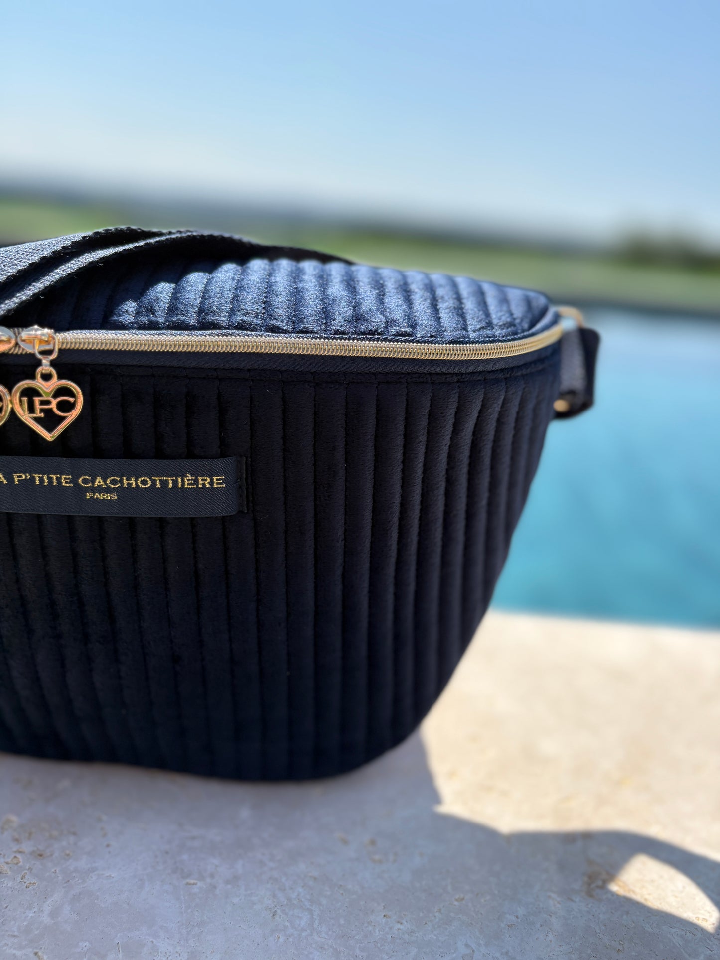 Sac banane en velours côtelé bleu marine  “La P’tite cachottière”