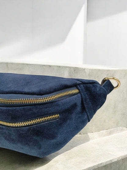 Sac banane croute de cuir velours 2 poches bleu marine