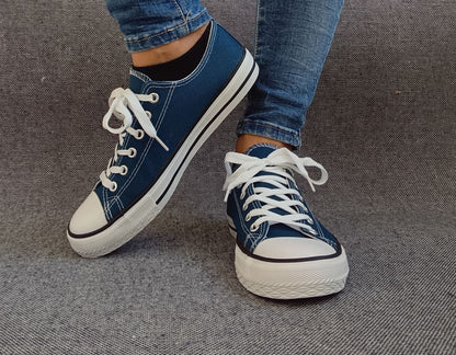 Chaussures baskets basses toile bleu pétrole style Converse