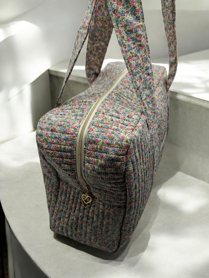 Sac week-end polochon en coton matelassé multicolore liberty fleuri rose bleu et blanc